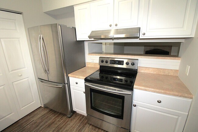 Building Photo - 1 Bedroom Condo in South Park