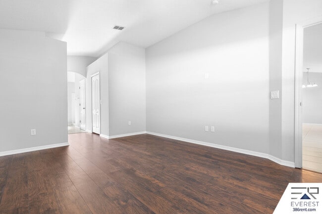 Building Photo - 7 Undermount Path E