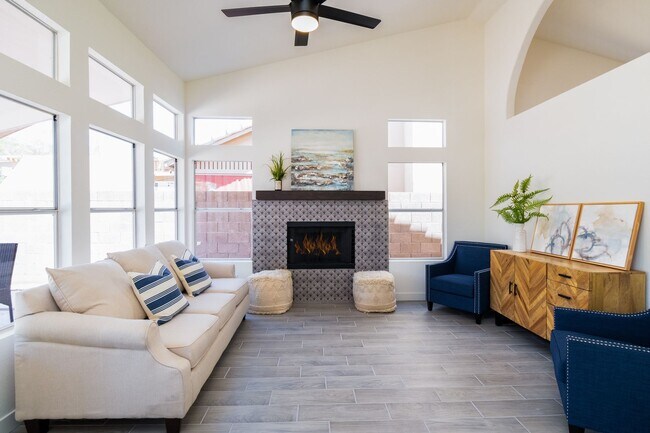 Building Photo - Beautiful updated 4 bedroom plus, 2 bath home in Chandler