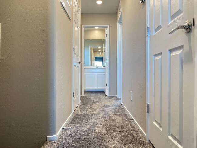 Building Photo - Stunning Summerlin Townhome with Private Downstairs Suite – Gated Community