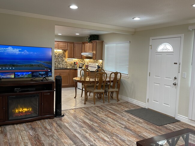 Living room facing kitchen - 1223 Bonanza Ave