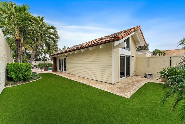 Building Photo - 108 E Tarpon Ln