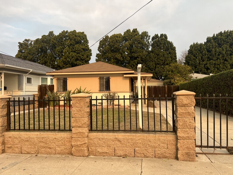 Fully Gated - 4839 W 98th St