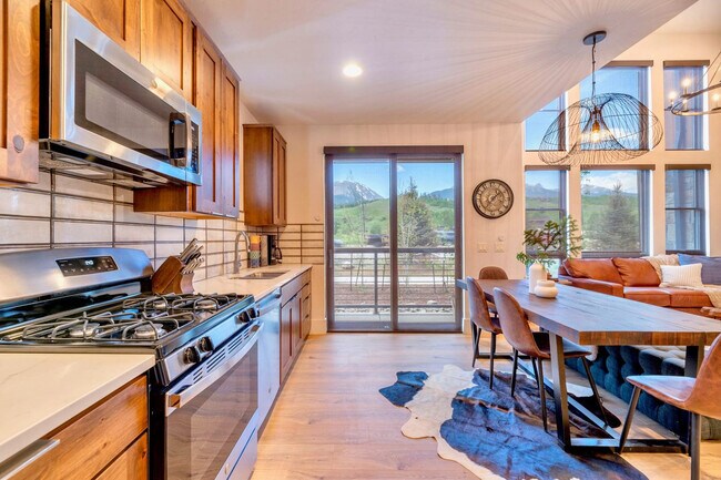 Building Photo - 1060 Blue River Pkwy