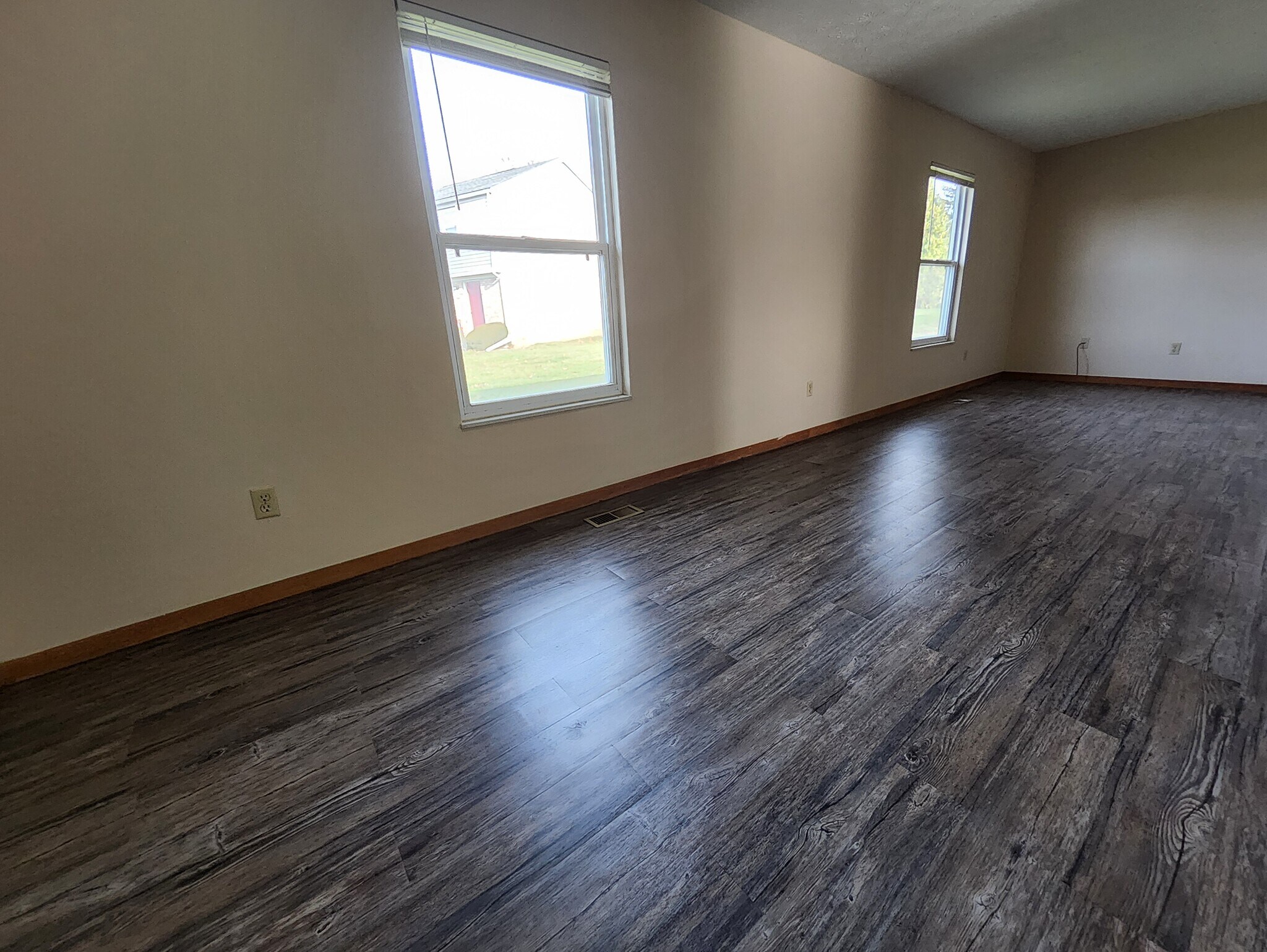 Building Photo - 220 Heritage Cir