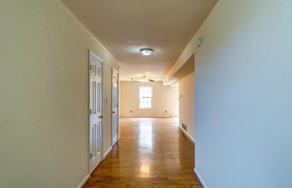 Building Photo - 578 Hampton Way