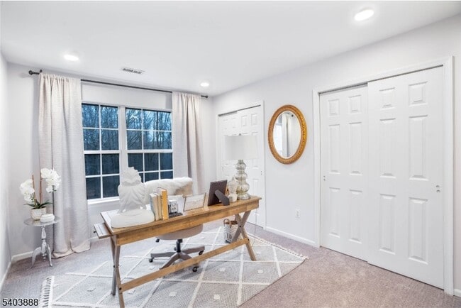 Building Photo - 8 Springholm Dr