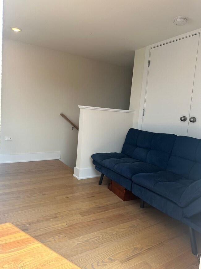 Building Photo - Pet Friendly 3 Bed 2 Bath Condo Quality in...