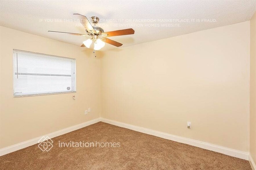 Building Photo - 8744 Southampton Dr