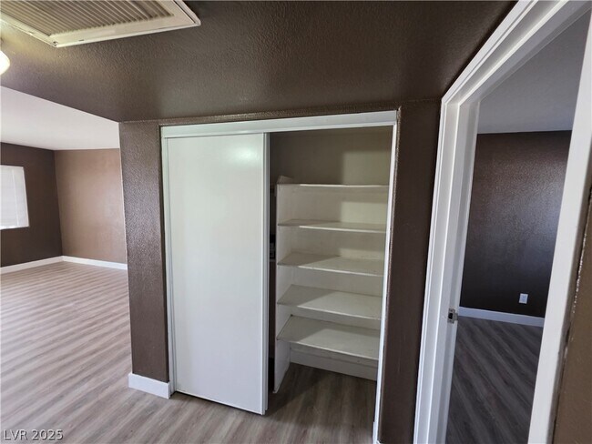 Building Photo - 5165 E Glendale Ave