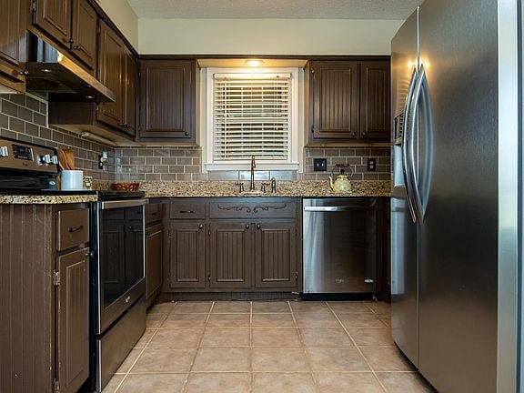 Building Photo - 410 Laura Ann Dr