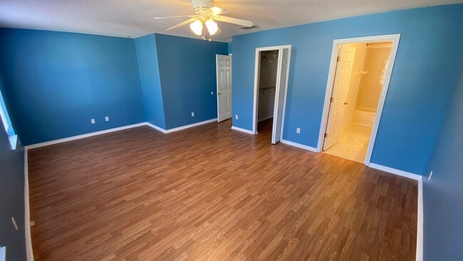 Building Photo - 3 Bedroom, 2.5 Bath Townhome with One Car Garage in Waterford Lakes Orlando!