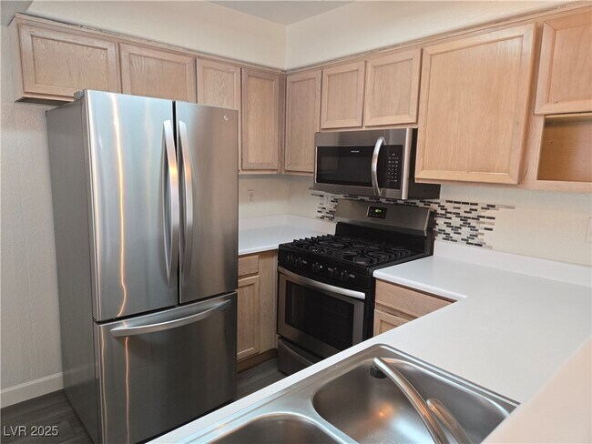 Building Photo - 3168 Tarpon Dr