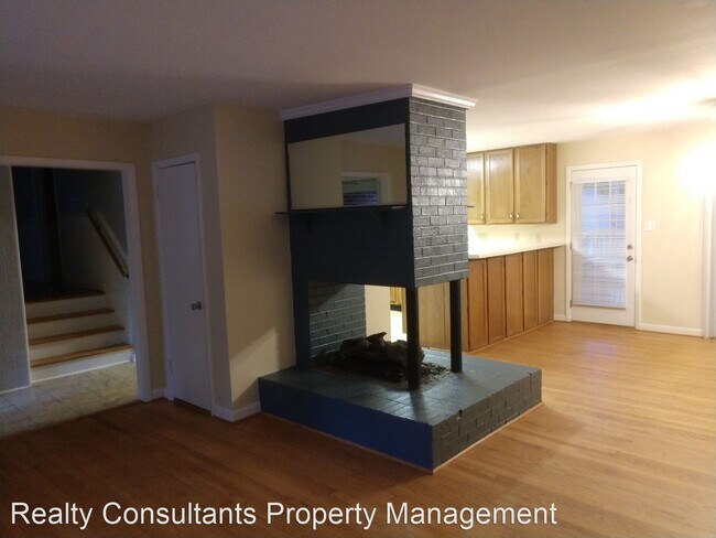 Building Photo - 4 br, 2 bath House - 1701 Elkhart Drive