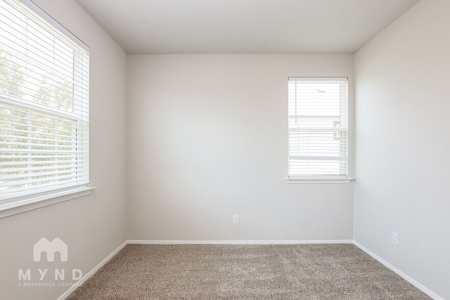 Building Photo - 252 Fabion St