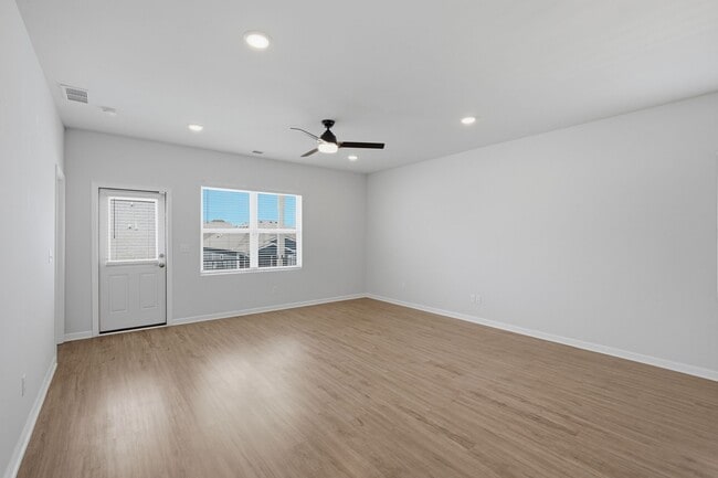 Building Photo - 3707 Clementine Ln