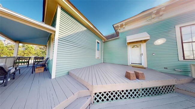 Building Photo - 648 Clayton St