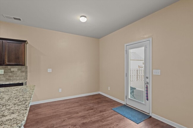 Building Photo - Great 5 Bedroom Home in Evans