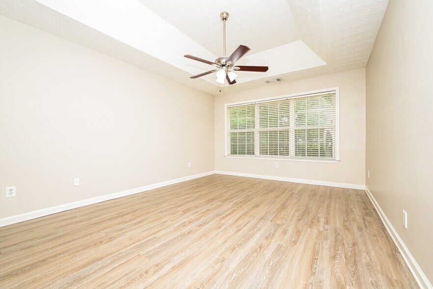 Building Photo - 330 Fieldstone Ln