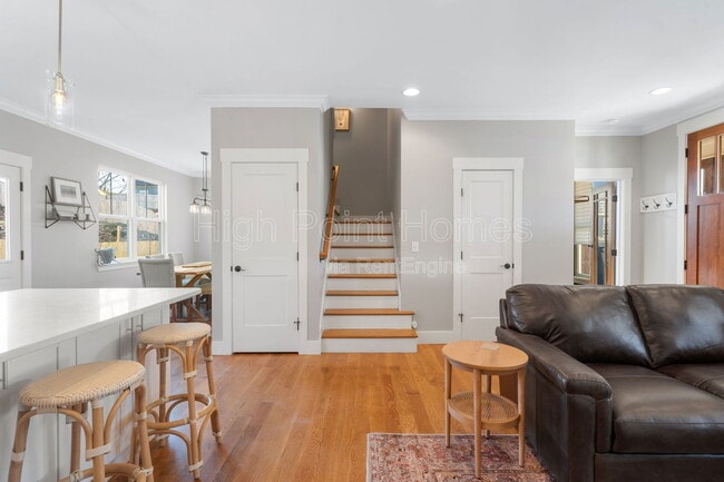 Building Photo - 213 Winchester St