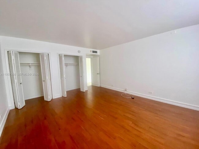 Building Photo - 1800 NE 114th St