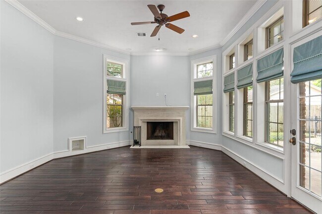 Building Photo - 2420 Chimney Rock Rd