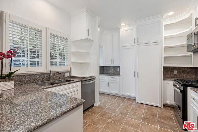 Building Photo - 208 S El Camino Dr