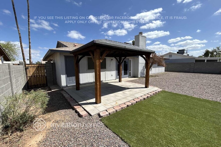 Building Photo - 5433 W Altadena Ave