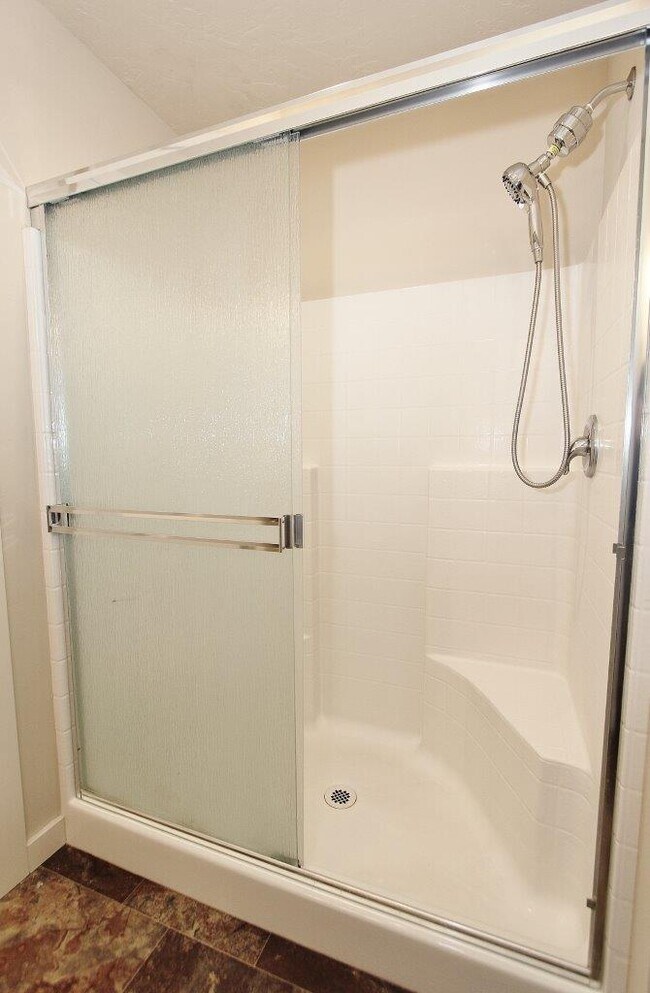 Building Photo - 4044 Queen Anne Dr