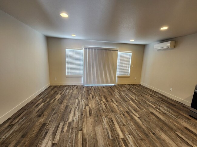 Building Photo - 2 Bedroom 2.5 Bath in Winlock