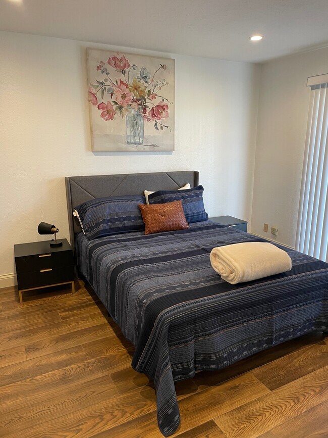 Building Photo - 615 Island View Cir