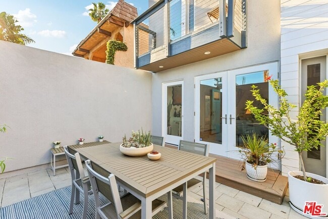 Building Photo - 665 Washington Blvd