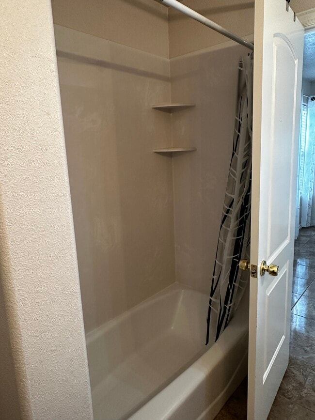 Building Photo - 613 Mesa Vista Dr