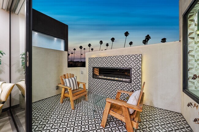 Building Photo - 838 California Ave