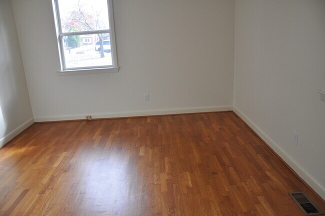 Building Photo - 202 Wrenwood Cir