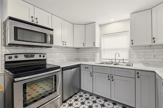 Building Photo - 8910 San Leandro Dr