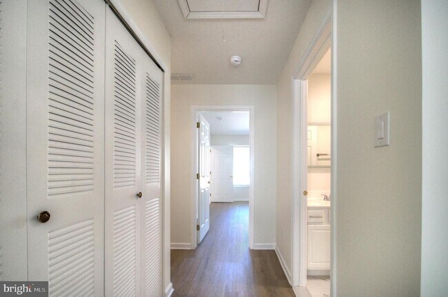 Building Photo - 18 Alexandra Ct