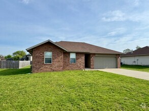 Building Photo - 3 bedroom 2 bath home in Willard School Di...