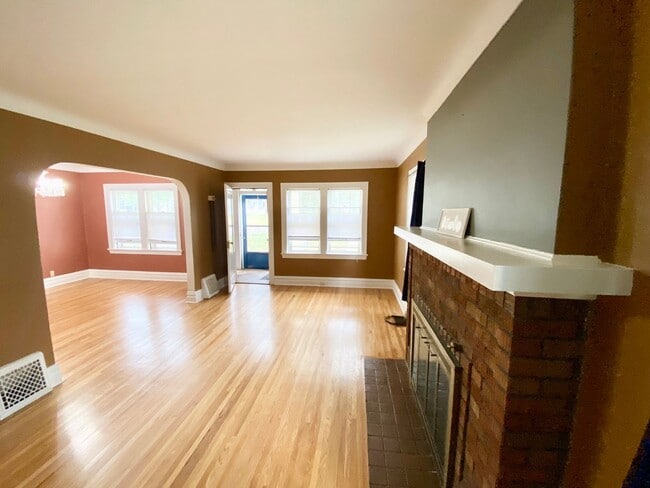 Building Photo - Available August 3rd!- Traditional Woodland 3 Bed 1 Bath w/ Deck & Garage