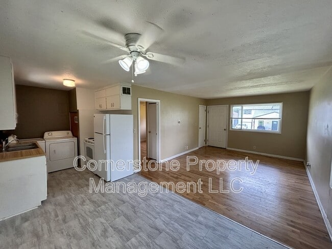 Building Photo - 818 Elm St