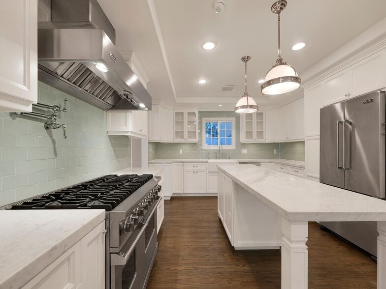 Building Photo - 4231 Stern