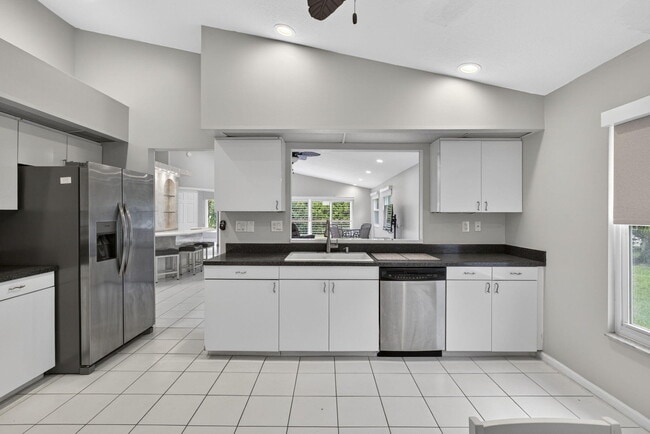 Building Photo - 6064 Beaconwood Rd