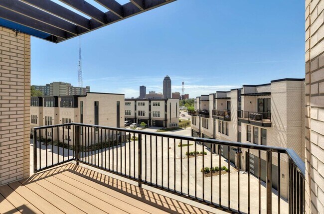 Building Photo - 1389 Keosauqua Way
