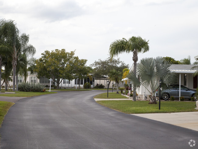 Building Photo - Blue Heron Pines