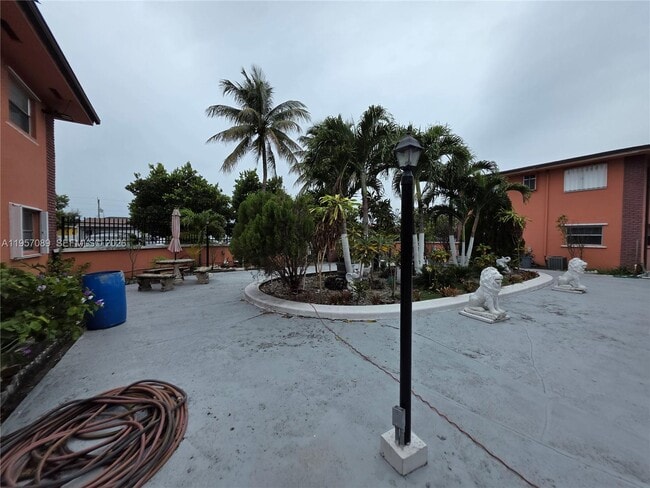 Building Photo - 45 E 11th St