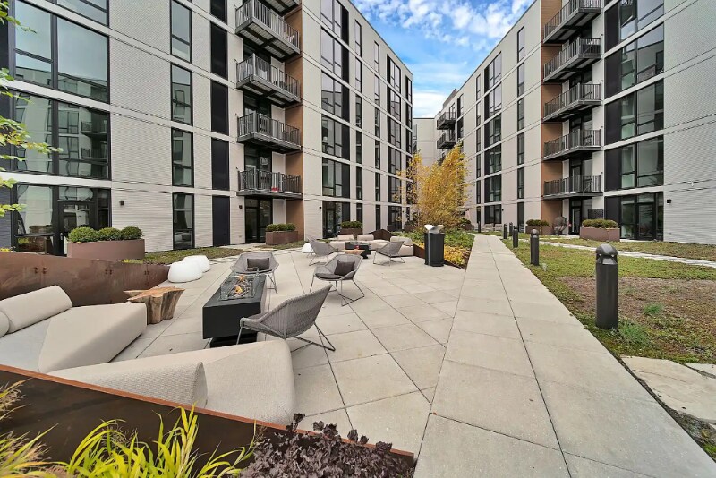 Building Photo - 2131 N Elston Ave