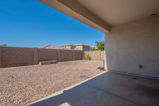 Building Photo - Gorgeous 4 Bed / 2 Bath Home – Move-In Rea...