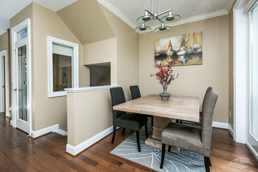 Building Photo - 639 Ponte Villas S