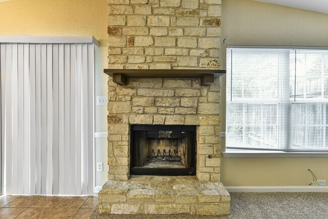 Building Photo - Cozy Living Awaits, 2BR/2BA Townhome with Fireplace