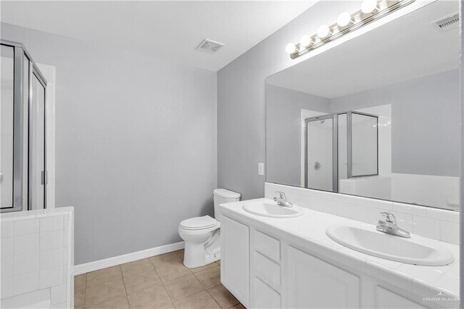 Building Photo - 4113 Periwinkle Ave
